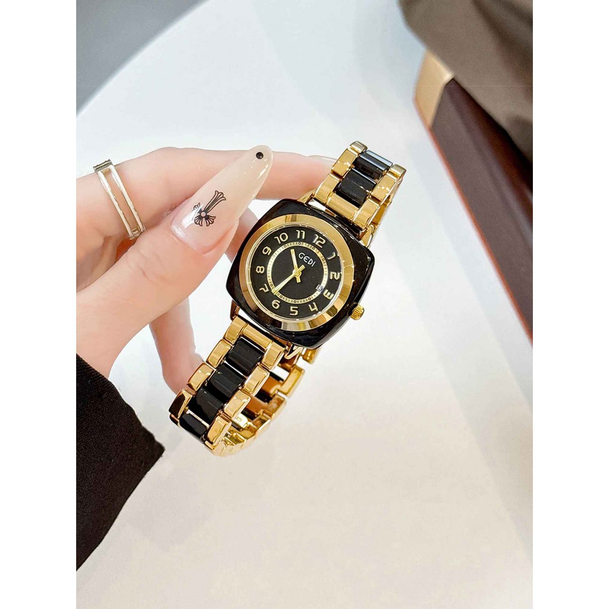 Mindu - Square Statement Retro Women's Watch