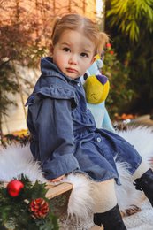 Abito con volant sul colletto in denim Camila