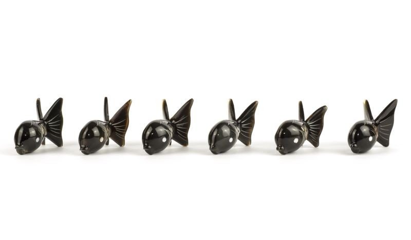 Set of 6 round fish knife holders in plain black horn