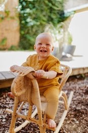 'Muslin set (shirt+pants) for kids in various colors and sizes. The description includes details about the colors, materials, and styles of the product.'
The muslin set (shirt+pants) for kids is available in a variety of colors, including braun, weis, and senf. The set is made of soft, breathable muslin fabric and comes in different sizes to fit children aged 74/80, 86/92, and 98/104. The shirt and pants can be worn together or separately, making it a versatile and comfortable option for kids.