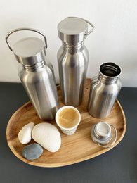 Stainless steel water bottle