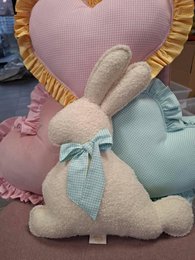 Flauschiges Bouclé-Osterhasenkissen „Mint Bow“