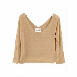  Cozy, oversized sweater in a vibrant tomato orange color. Made from a soft, lightweight material with a relaxed, slouchy fit. Perfect for layering or wearing on its own.