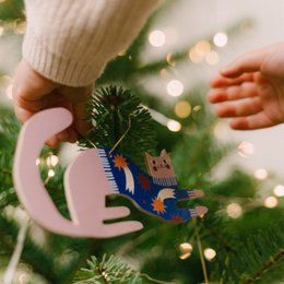 Incantevole decorazione da appendere all'albero di Natale con gatto rosa