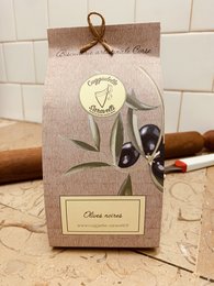 Cuggiulelle Saravelli, gesalzen mit schwarzen Oliven