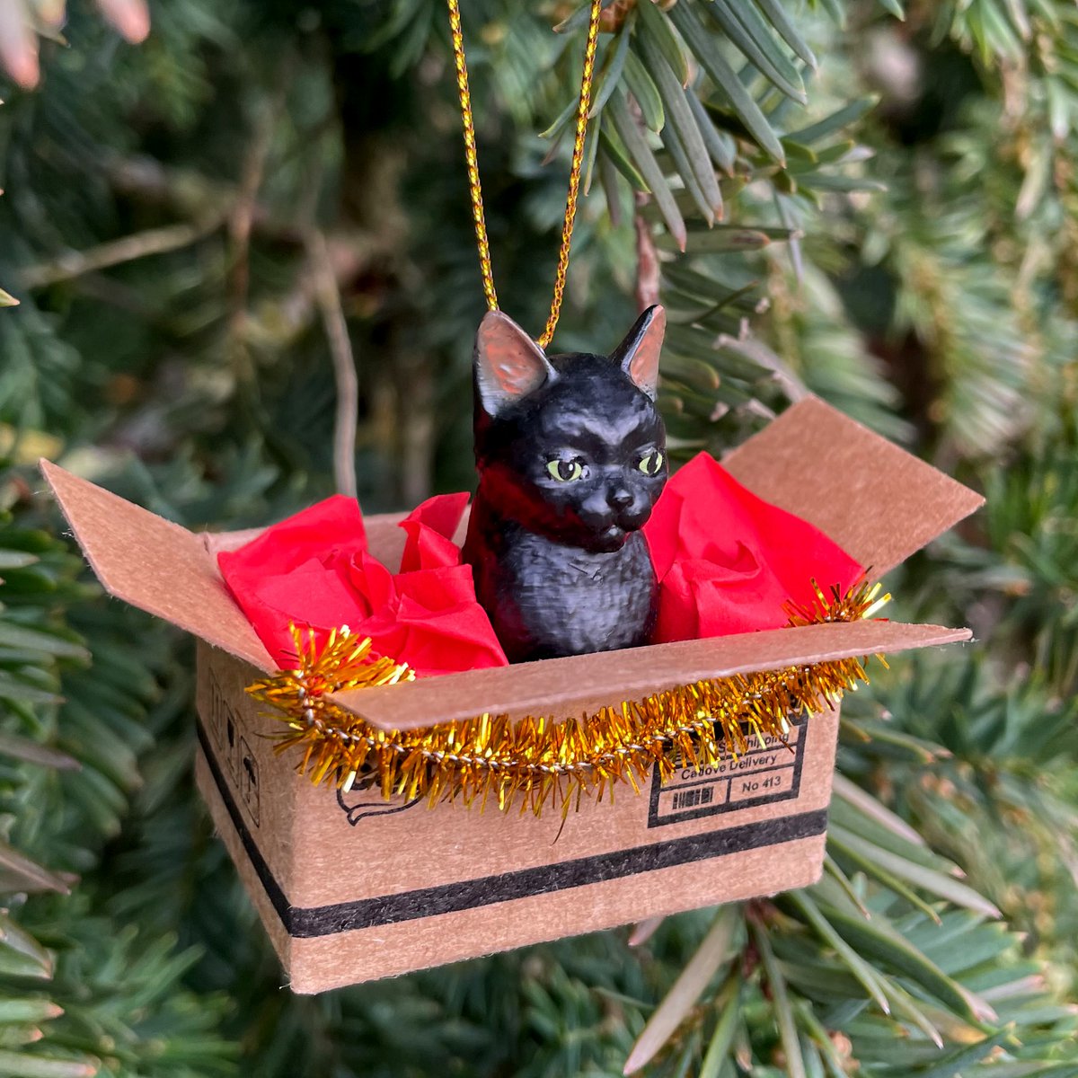 Ornamento natalizio gatto nero fatto a mano in mini scatola