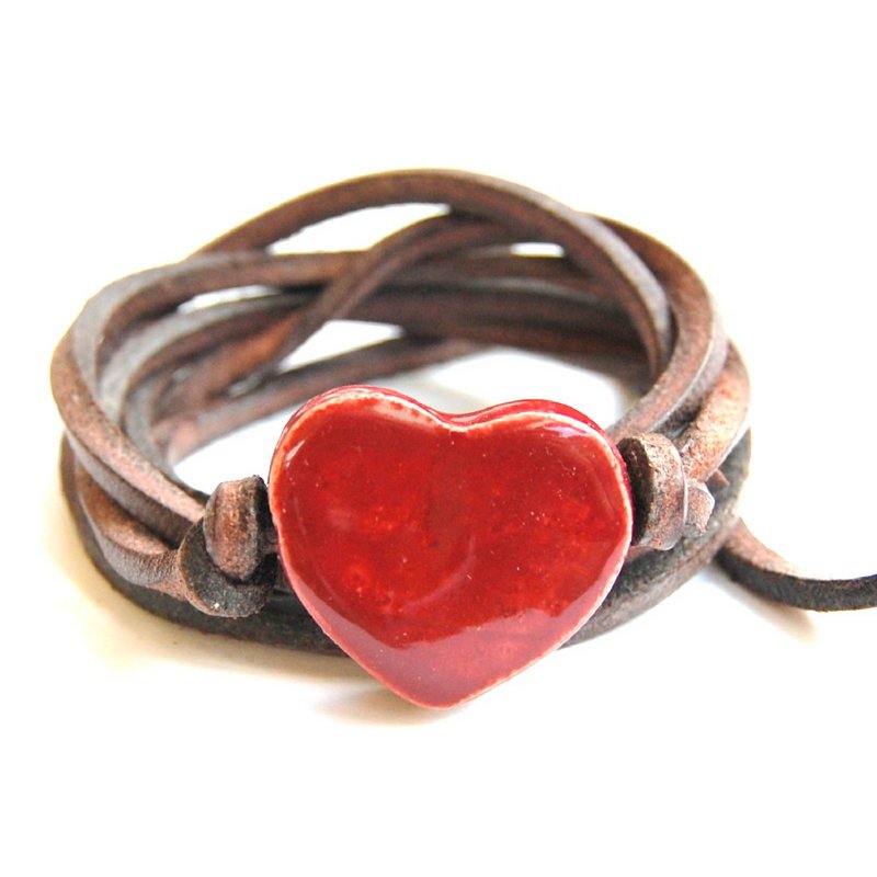 Armband leren veter met bordeaux rood hart