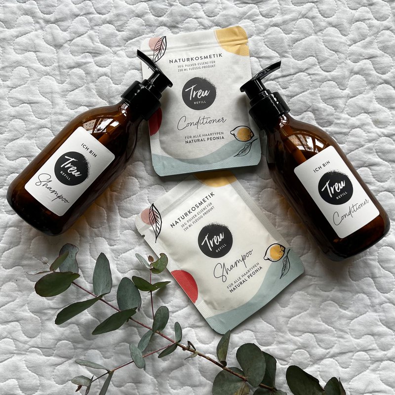 Biologische natuurlijke cosmetica shampoo en conditioner in poedervorm met glazen navulfles