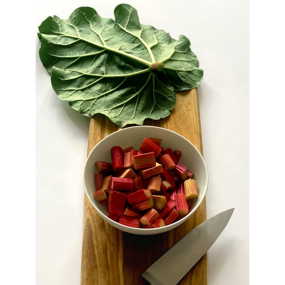 Premium fragrance candle "rhubarb procession"-fruity & spicy