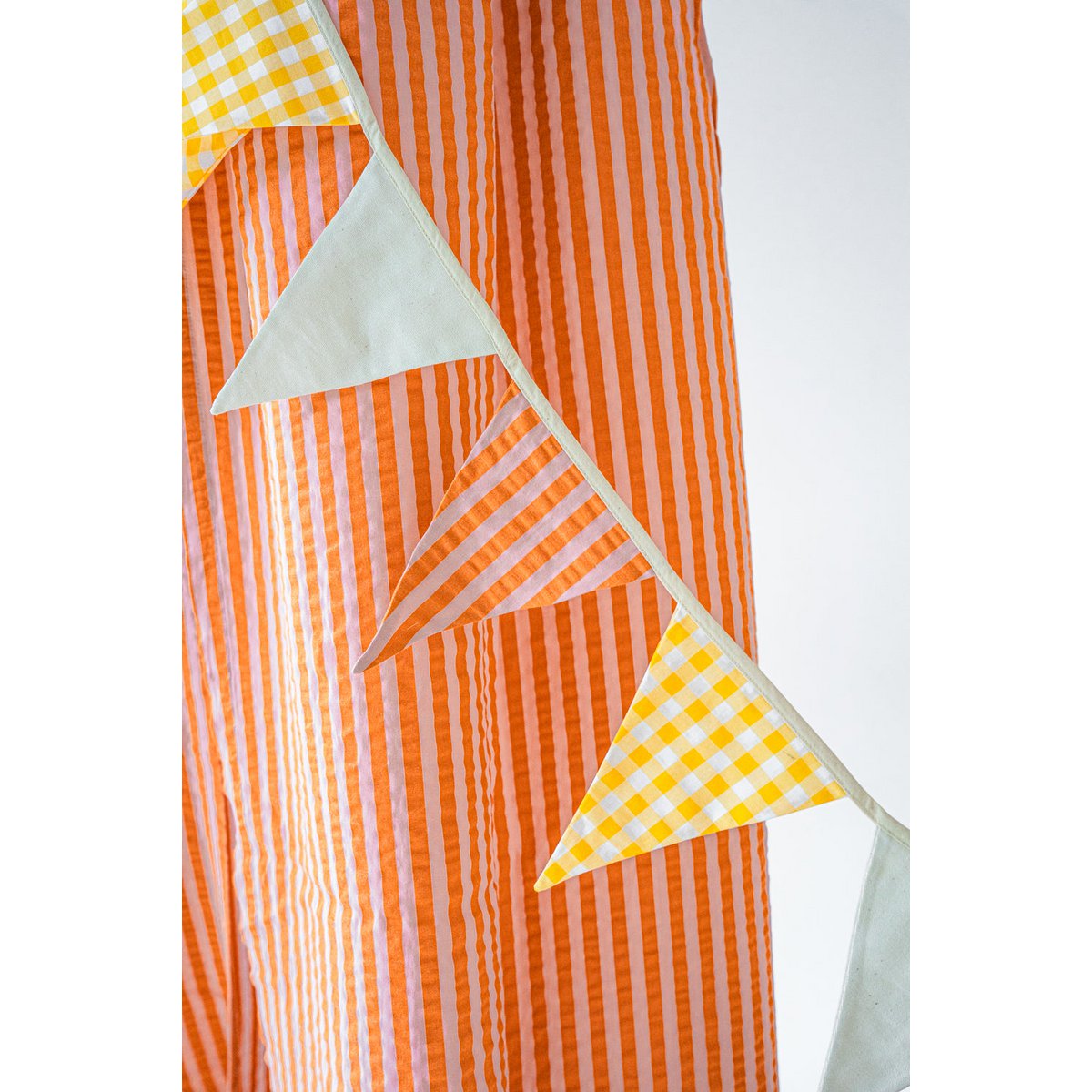 Dosel infantil con volante "naranja y rosa"