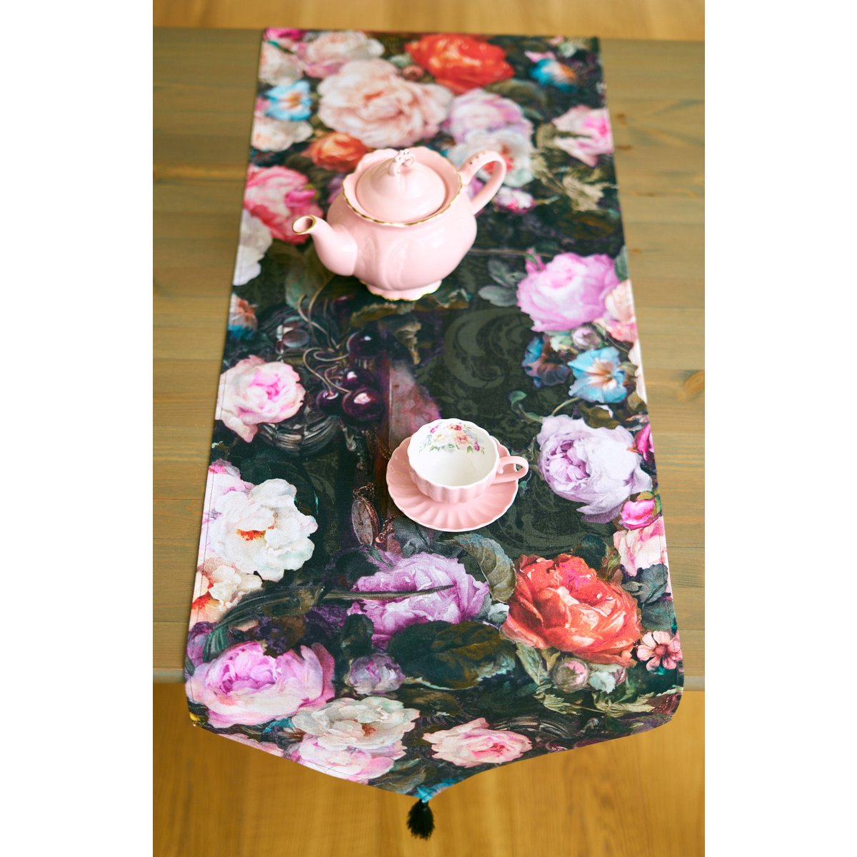 Table Runner without and with Tassels, 100% Cotton, Printed | Francine Black