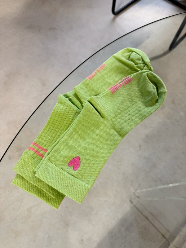 Calcetines de corazón verdoso