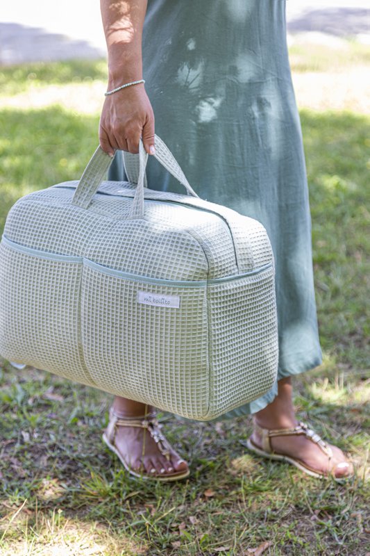 Bolso de maternidad Crossbody para carrito de bebé y para hospital. Bolsa organizadora práctica y elegante de gran capacidad. Producto fabricado en España.