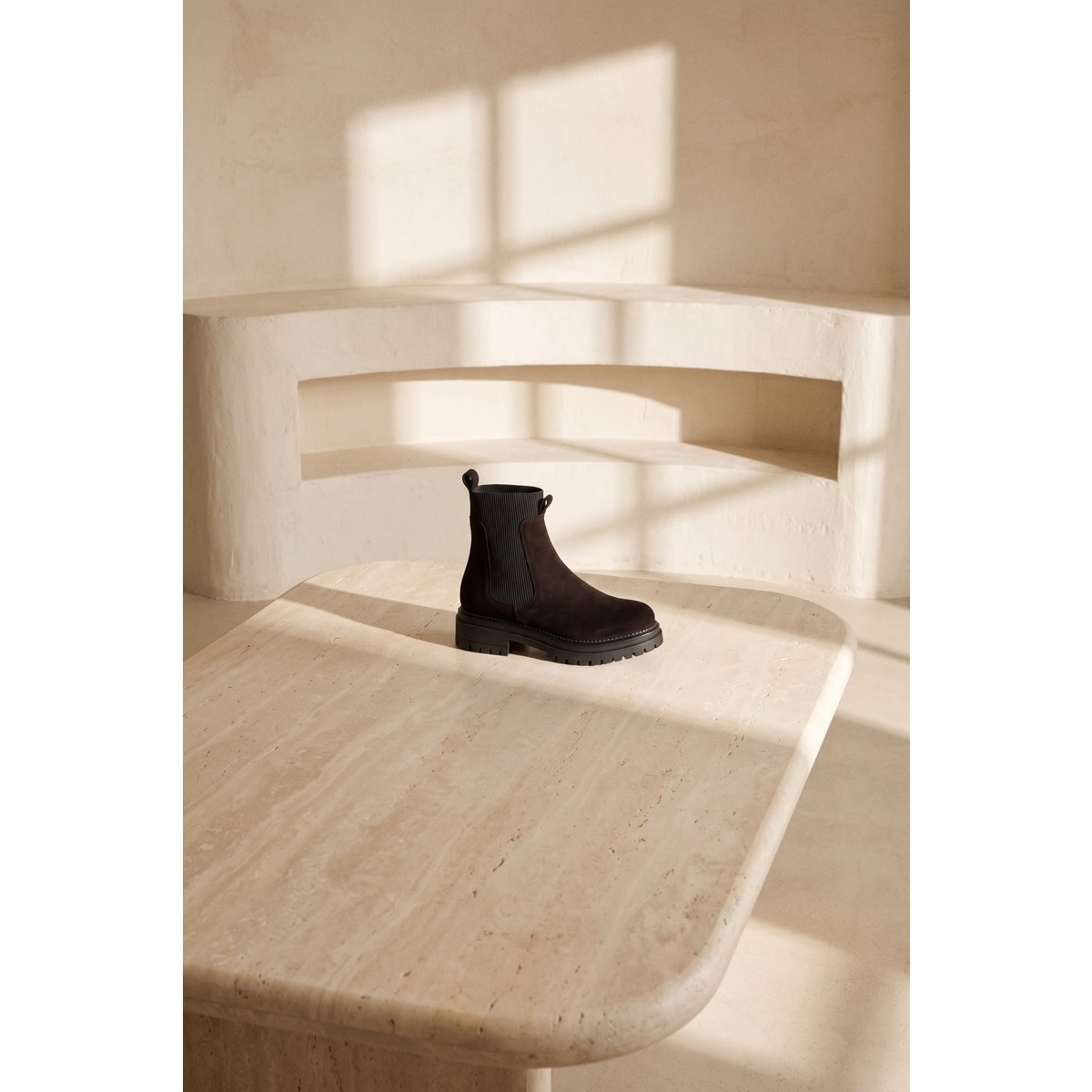 KELLY CHOCOLATE – Wildleder-Stiefeletten mit elastischen Einsätzen VORBESTELLUNG
