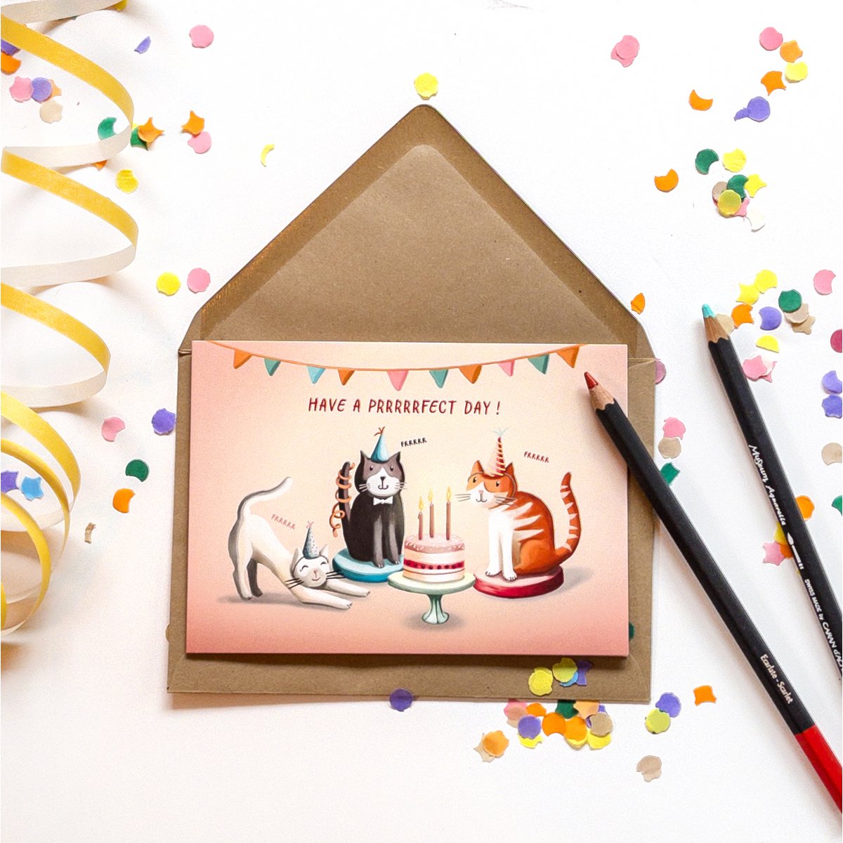 Los gatos de la tarjeta de felicitación tienen un día prrfect