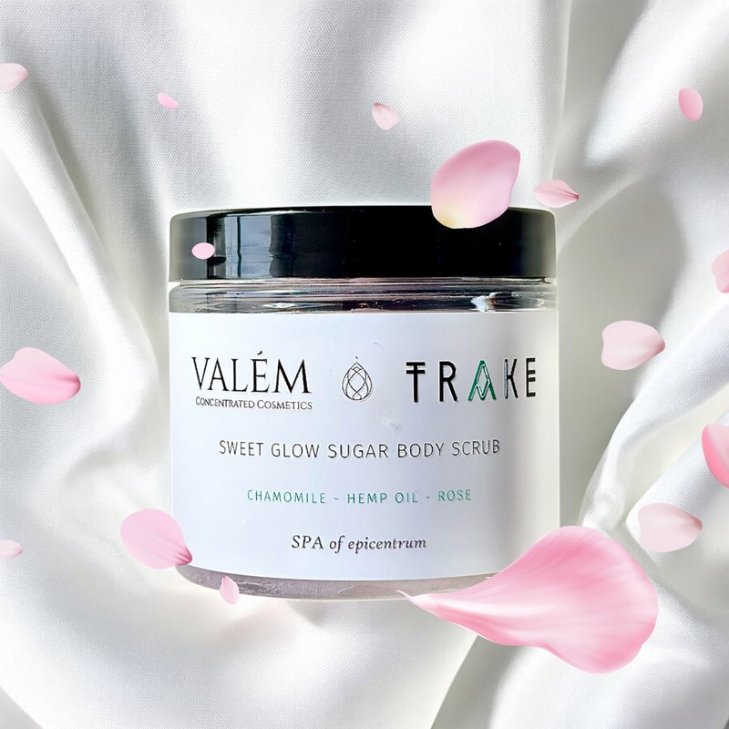 Sweet Glow Sugar Cody Scrub - Róża, rumianek i konopie - 200 ml | Exfoliate, Nourish & Brighten | Holistyczny rytuał spa