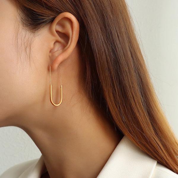 Pendientes de aro con clip de papel de diseño minimalista