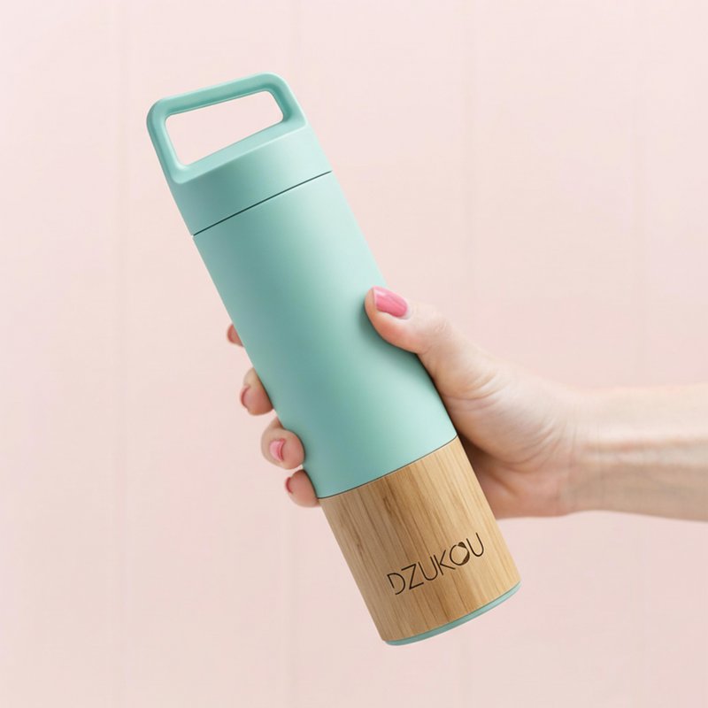 Botella de acero inoxidable aislada al vacío con infusor de té y bambú - 530 ml