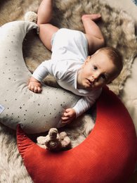Økologisk muslin ammepude med lynlås | Ammepude | Understøttelse af mavetid|Nyfødte essentielle ting|Barnehaveudsmykning|Babyshowergave, Sølvstjerner I Håndlavet pompon kopi
