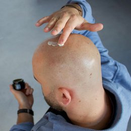 Mattifying baldness cream (0-3mm). No hair. Full care.