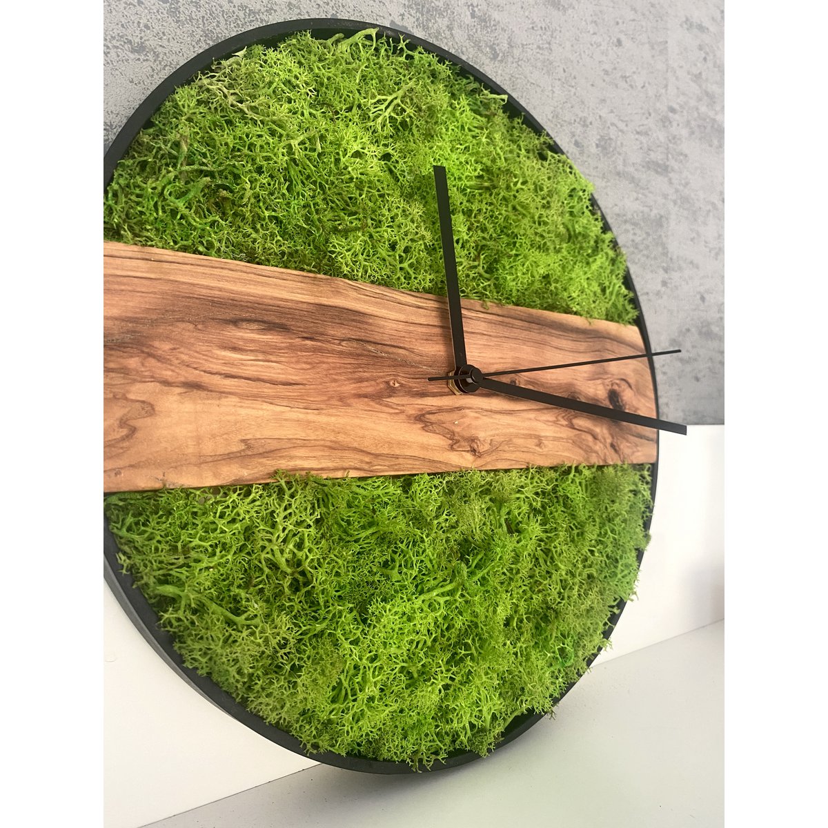 Wandklok mos en olijfhout