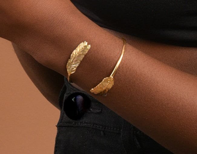 Acaciablad manchetarmband, verstelbaar verguld zilver, op de natuur geïnspireerde handgemaakte sieraden