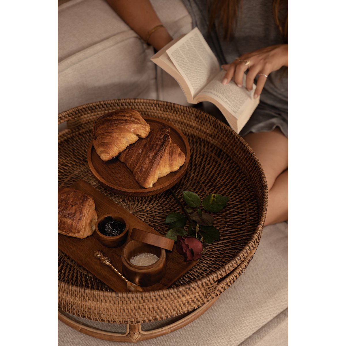 The Teak Root Cake Dish - M