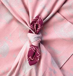 Furoshiki Gift Wrap Blush Whales & Maroon Arches Fabric Gift Wrap - Doble cara (Reversible)