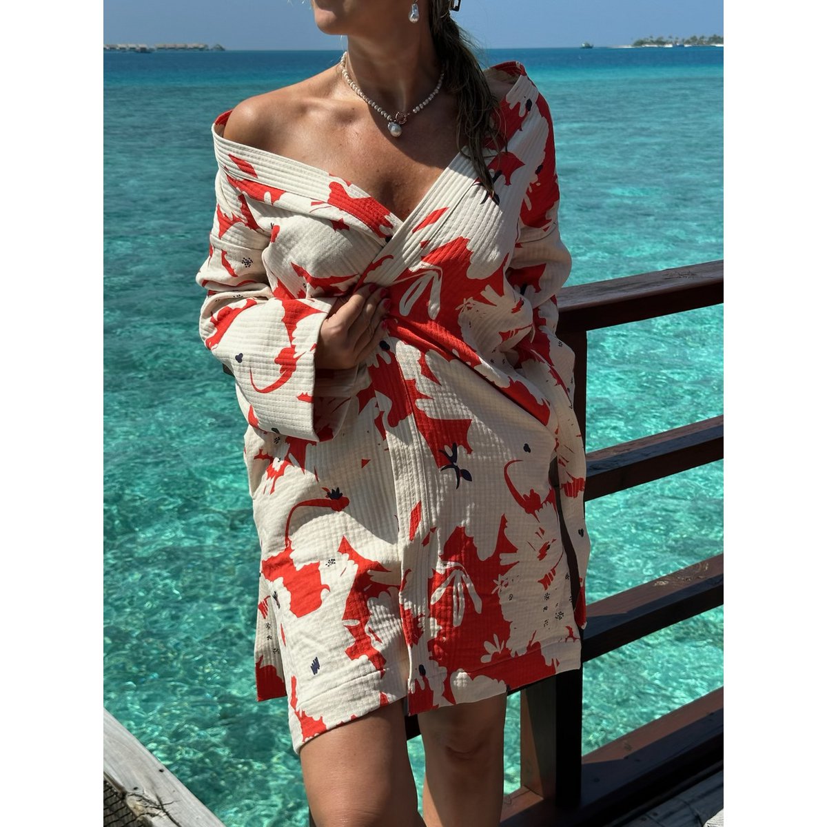 Sakura Kimono - 100% katoen met eigentijds patroon in sakura rood en gebroken wit, te gebruiken als bad- of huisjas maar ook als jasje