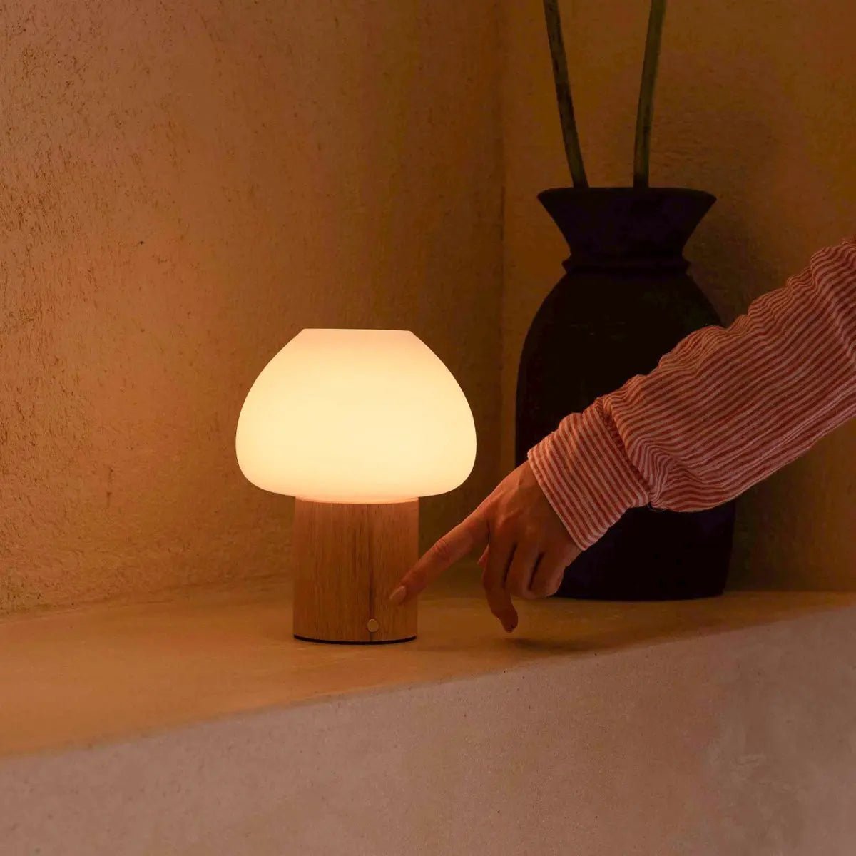Fynn Hellbraune wiederaufladbare Holzlampe