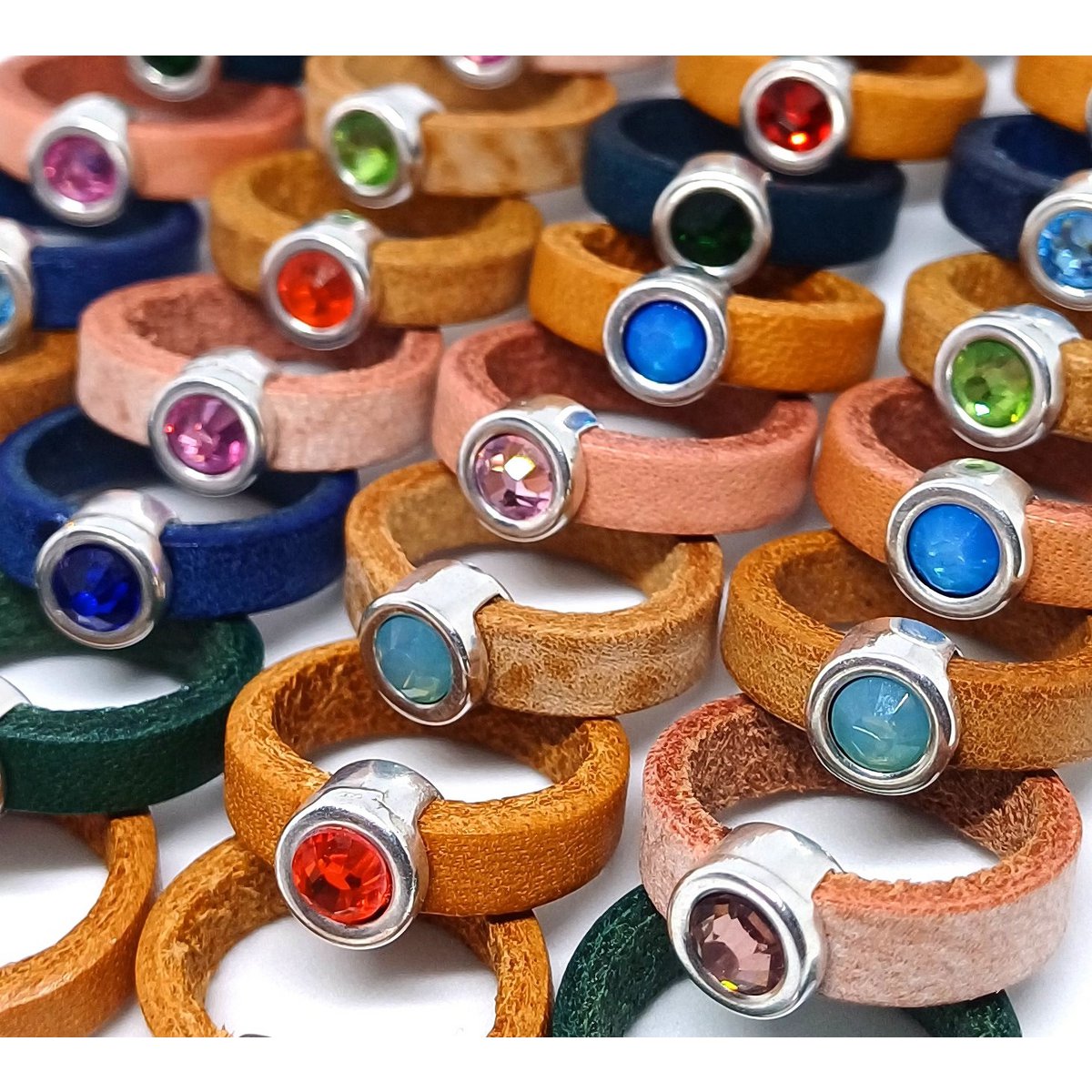 Børne læderringe glaskrystal (assorteret af 10 styk)