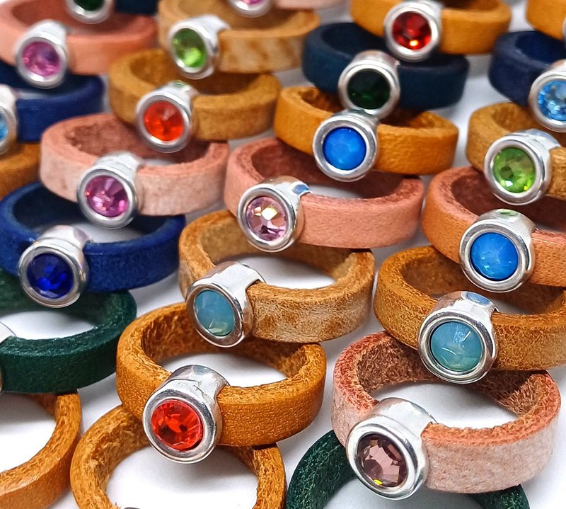 Børne læderringe glaskrystal (assorteret af 10 styk)