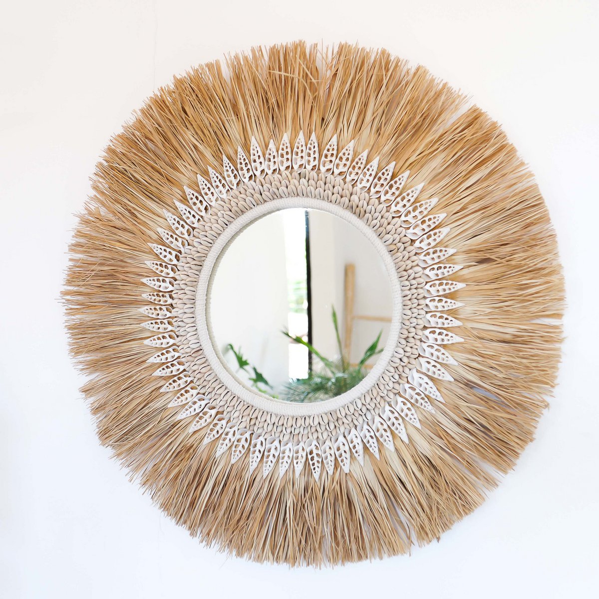 Ronde spiegel van raffia met kaurischelpen - Mawi ø70cm