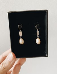Triple Joy Pearl Drop Earring - Goud