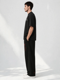 SS26 Hose mit weitem Bein – Deep Red Mark