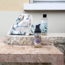 "Beauty Rituals Pouch - Cleansing Foam & Green Tea Infusion Toner: A set containing a cleansing foam and a green tea infusion toner, packaged in a stylish pouch."