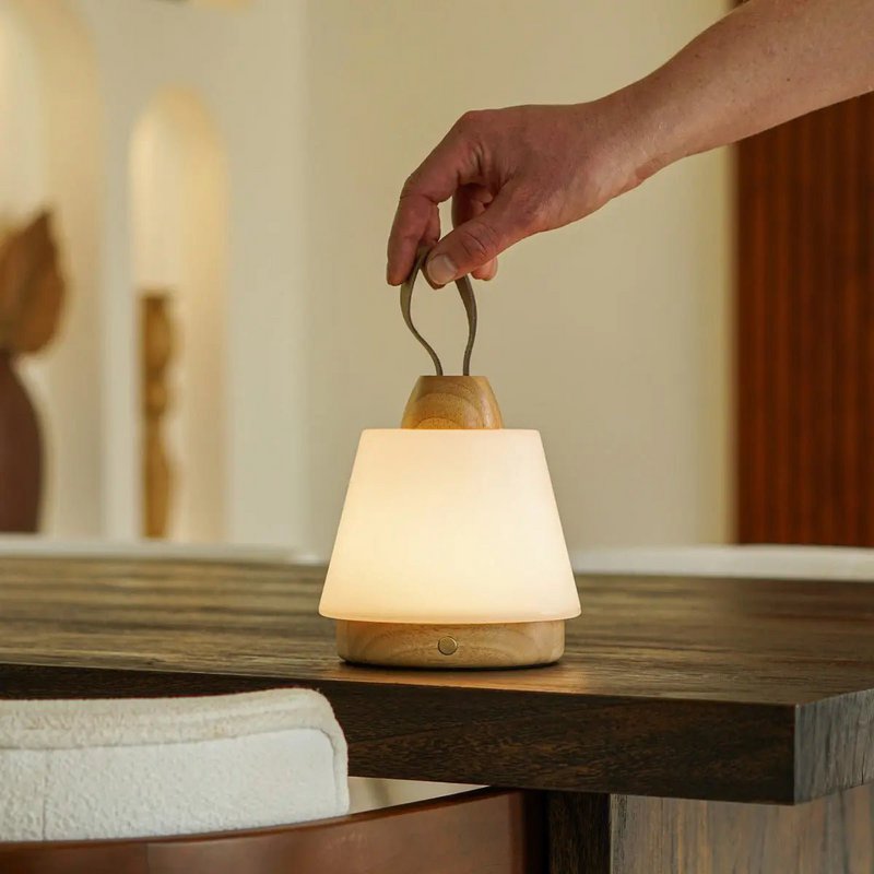 Liv Lysebrun Genopladelig Lampe