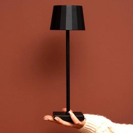 William Black genopladelig bordlampe
