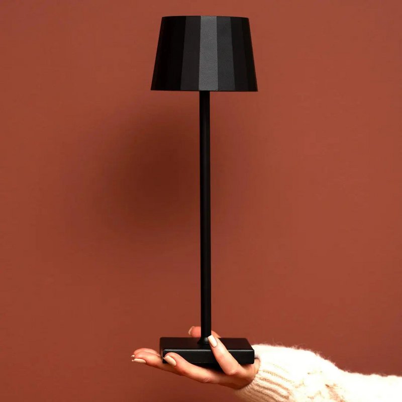 William Black genopladelig bordlampe