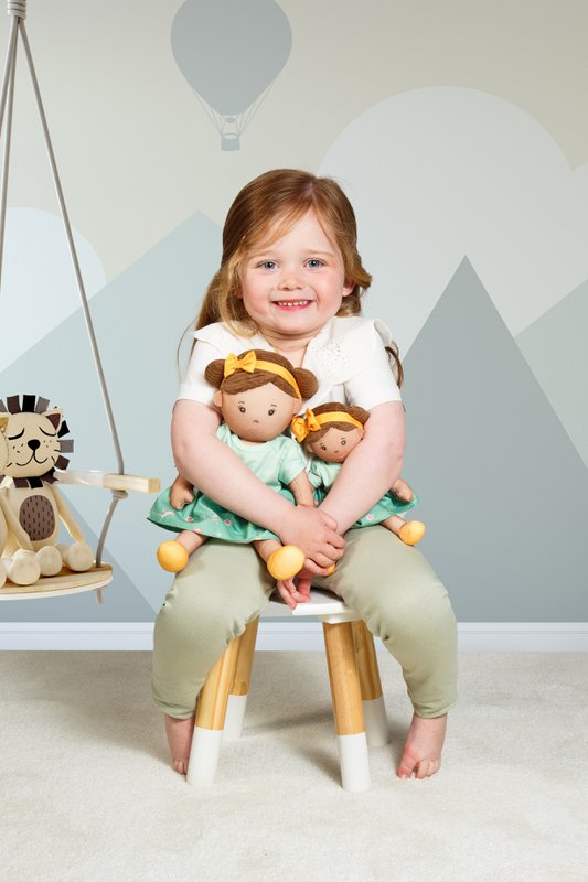 Stof Doll '' Livi '' med kjole til at sætte på og tage af, 32 cm