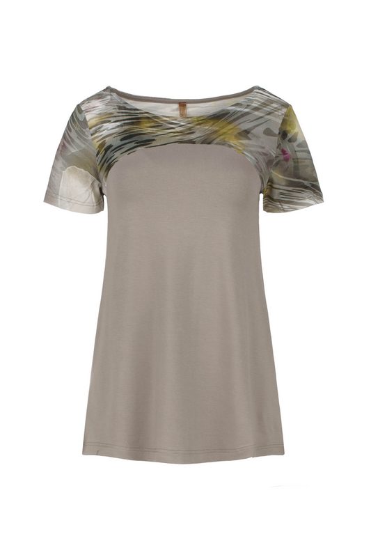 Top con detalle de estampado animal