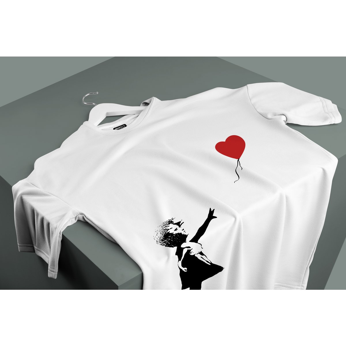 Banksy's Graffiti T-shirt Unisex - Girl With Red Balloon