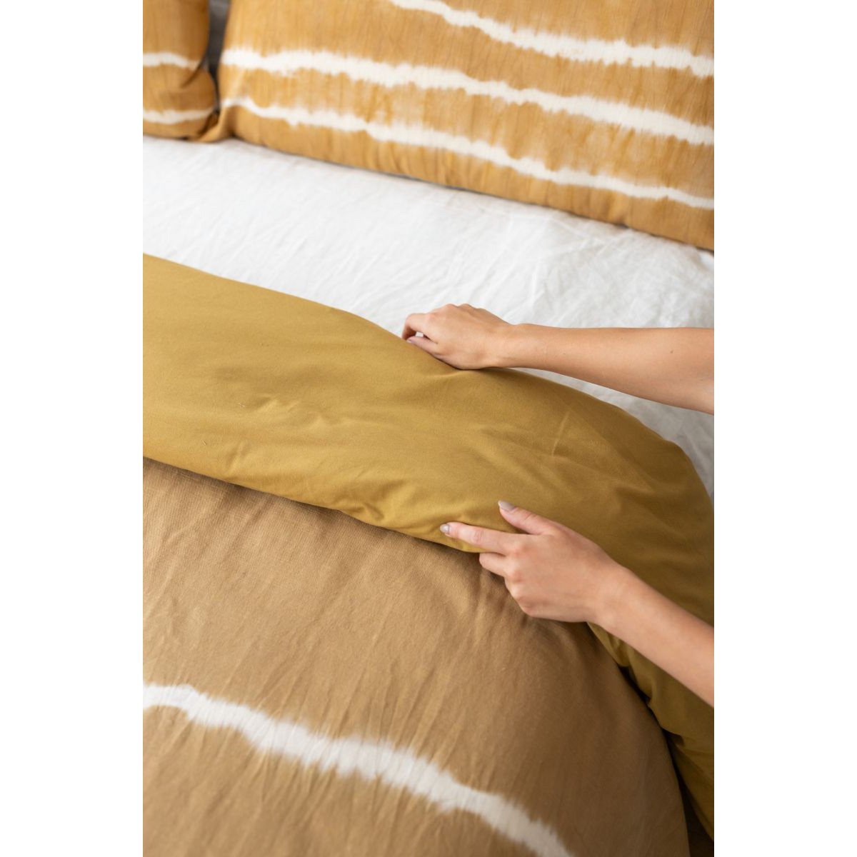 Juego de ropa de cama Shibori - funda nórdica 220 x 240 cm y dos almohadas 40 x 80 cm | Alazán