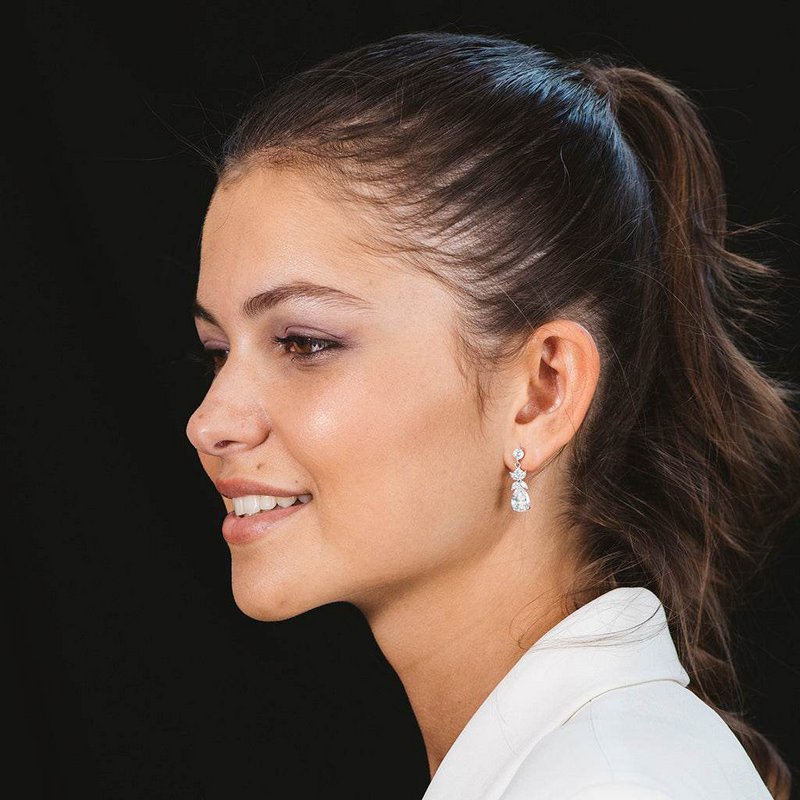 Drop-shaped earrings with white zircons