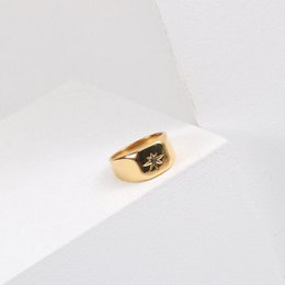 Doneen - Anillo tipo sello con estrella de cristal negro
