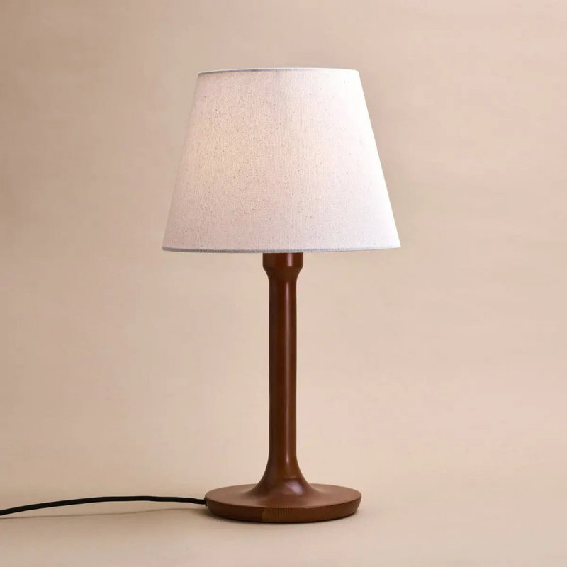 Nova kastanjebrun trælampe