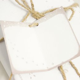 Gift tag bird in the snow