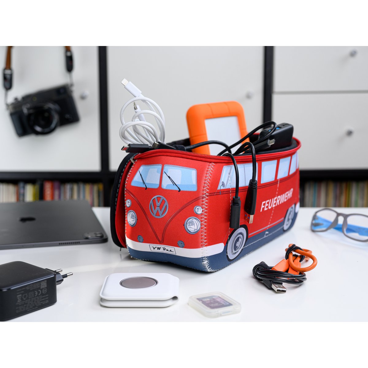 Volkswagen VW T1 Bus 3D Neoprene Universal Bag, Large - Feuerwehr/Firetruck/Red