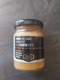 Pear chutney with summer truffle, a savory and aromatic condiment made with pear and infused with the earthy flavor of summer truffles.