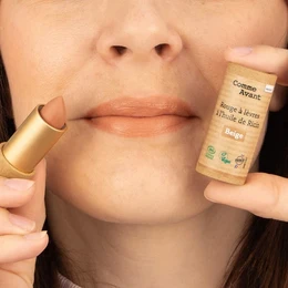 Organic lipstick with castor oil